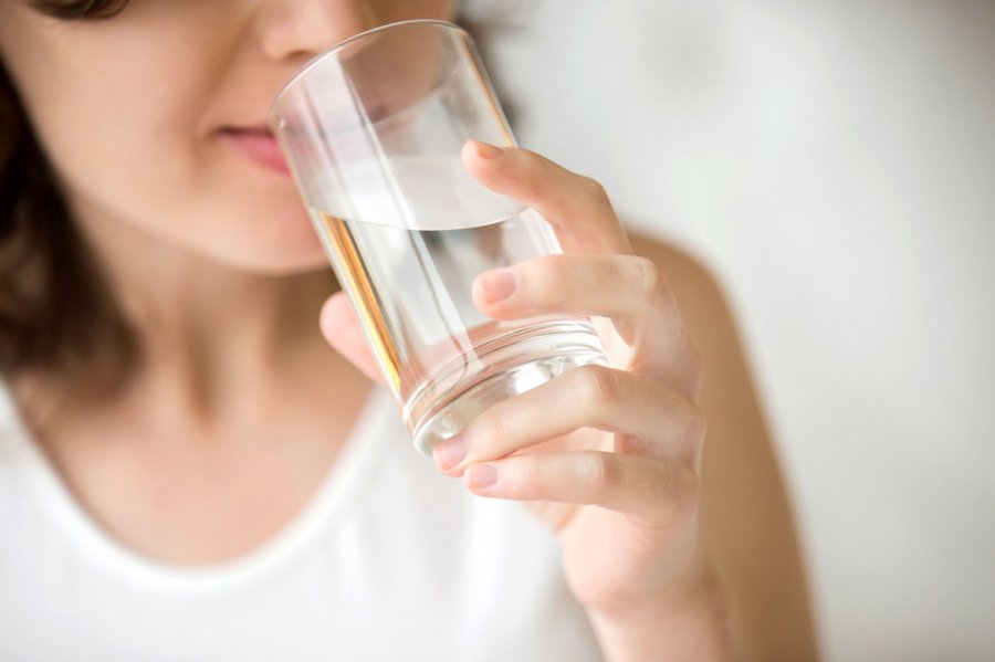 Uống nước vào buổi sáng tốt cho tiêu hóa: Nhưng 4 loại nước này tuyệt đối không dùng kẻo hại gan, suy thận-1