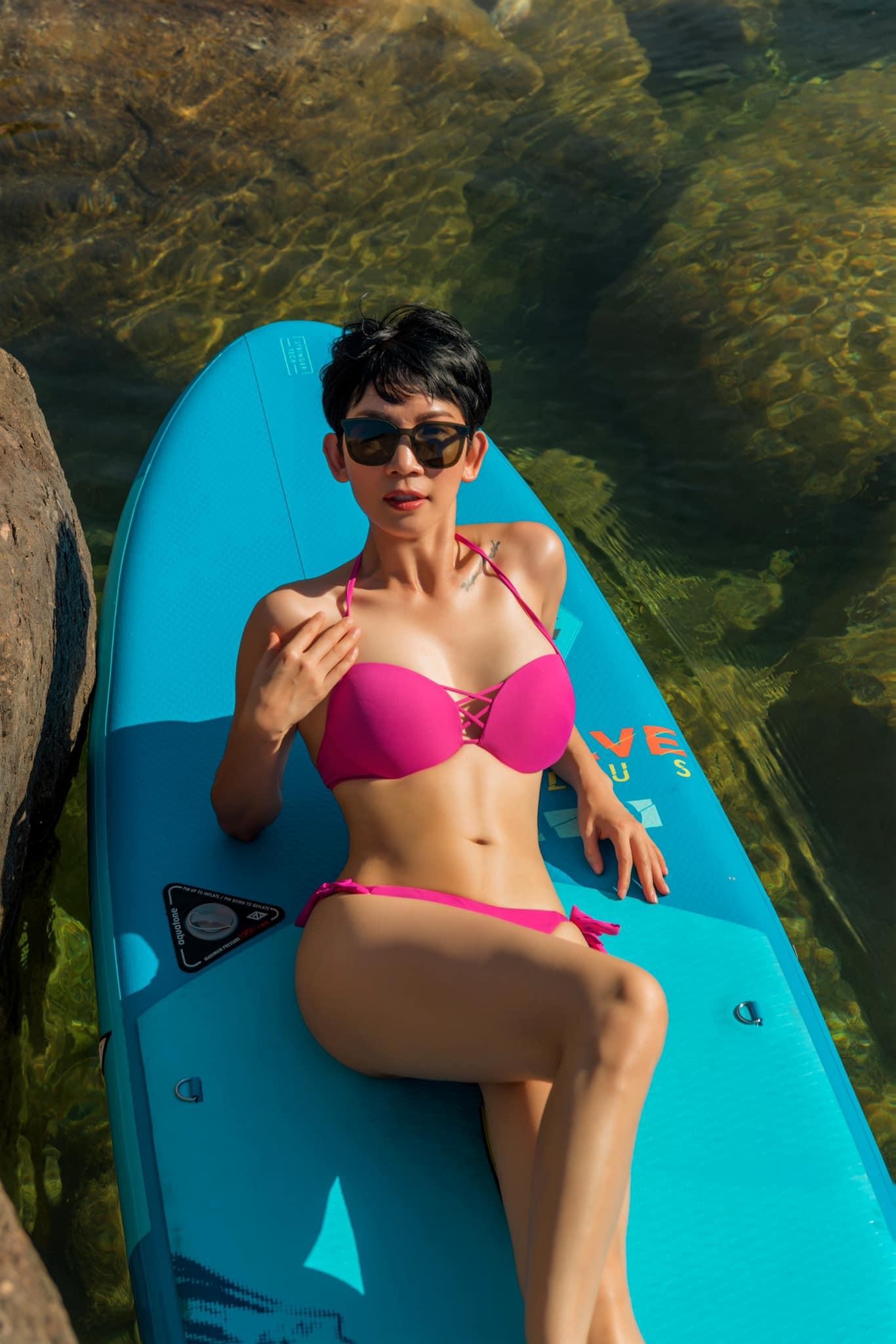 Xuân Lan diện bikini hồng khoe body cực nóng bỏng ở tuổi 44-3