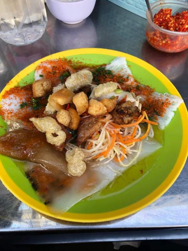 Tiệm bánh bèo nóng hút khách ở Nha Trang-2