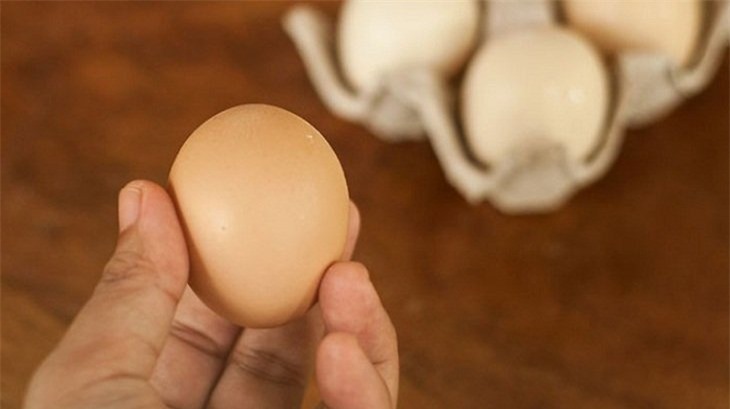 Mua trứng gà đừng chỉ nhìn vào vỏ, thêm 3 mẹo này chọn 10 quả tươi ngon như 1-2