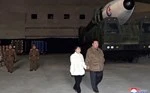 Ông Kim Jong-un công khai con gái trong vụ thử tên lửa của Triều Tiên-cover-img