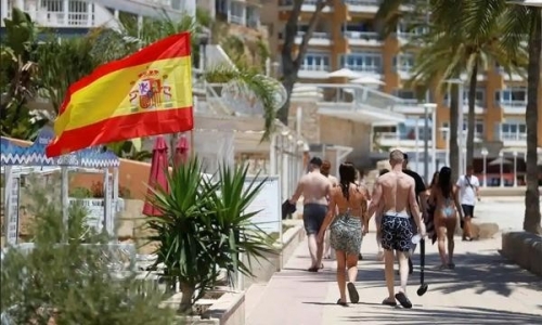 Ngán ngẩm với hành vi của nhiều du khách, loạt nhà hàng ở Majorca cấm nhiều loại trang phục-1