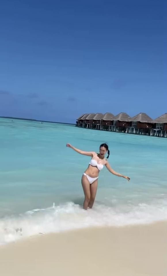 Ninh Dương Lan Ngọc khoe dáng nuột khi diện bikini ở Maldives nhưng lại gây chú ý vì điều này-5