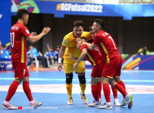 Vào tứ kết futsal châu Á, ĐT Việt Nam được thưởng lớn-2