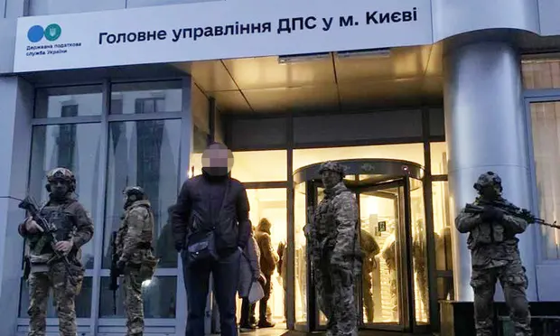 Ukraine đột kích nhà riêng của tài phiệt quyền lực bậc nhất-1