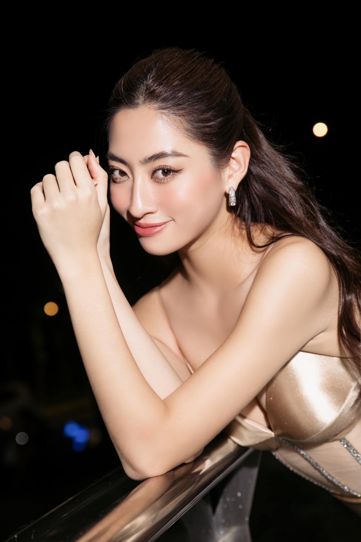 Hoa hậu Lương Thùy Linh "lột xác" gợi cảm, khoe body nuột nà trong bộ ảnh mới-1