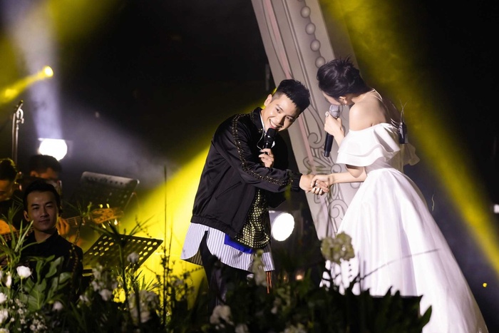 Hiền Hồ 'comeback', 2 chiếc váy mặc trong đêm nhạc riêng 'hot' ngang chủ nhân-6