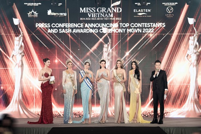 4 nàng hậu quốc tế xinh đẹp trổ tài hô tên, catwalk tại họp báo Miss Grand Vietnam 2022-6