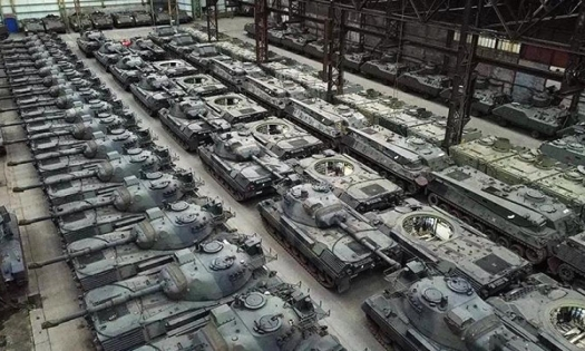 Trùm buôn vũ khí của Bỉ muốn cung cấp hàng loạt xe tăng cũ cho Ukraine-cover-img