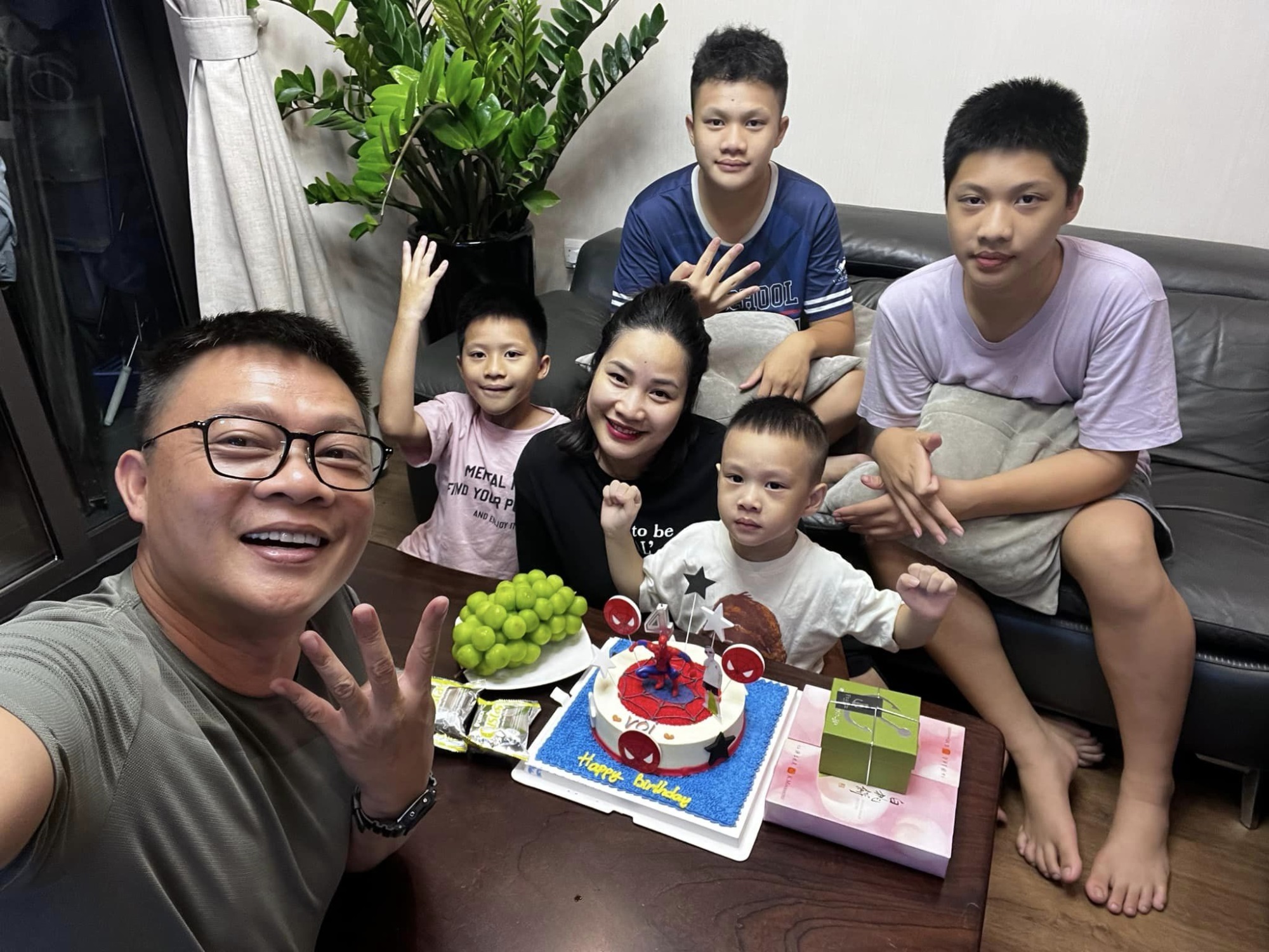 Cuộc hôn nhân kín tiếng của BTV Quang Minh: Ông bố quyền lực của 4 chàng 'quý tử'-2
