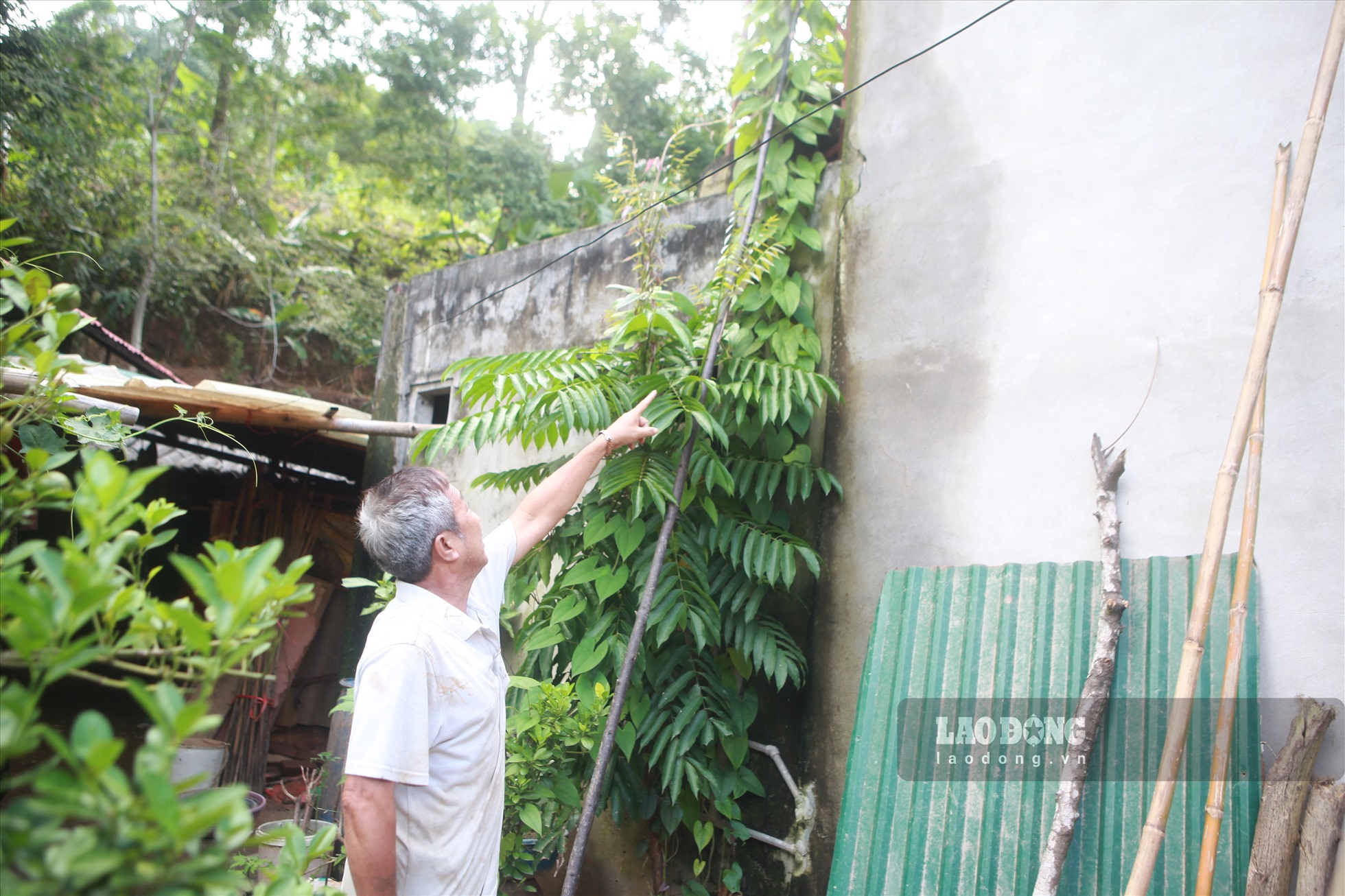 Lào Cai: Nhà nứt, giếng nước cạn khô do khai thác quặng trong hầm lò-4