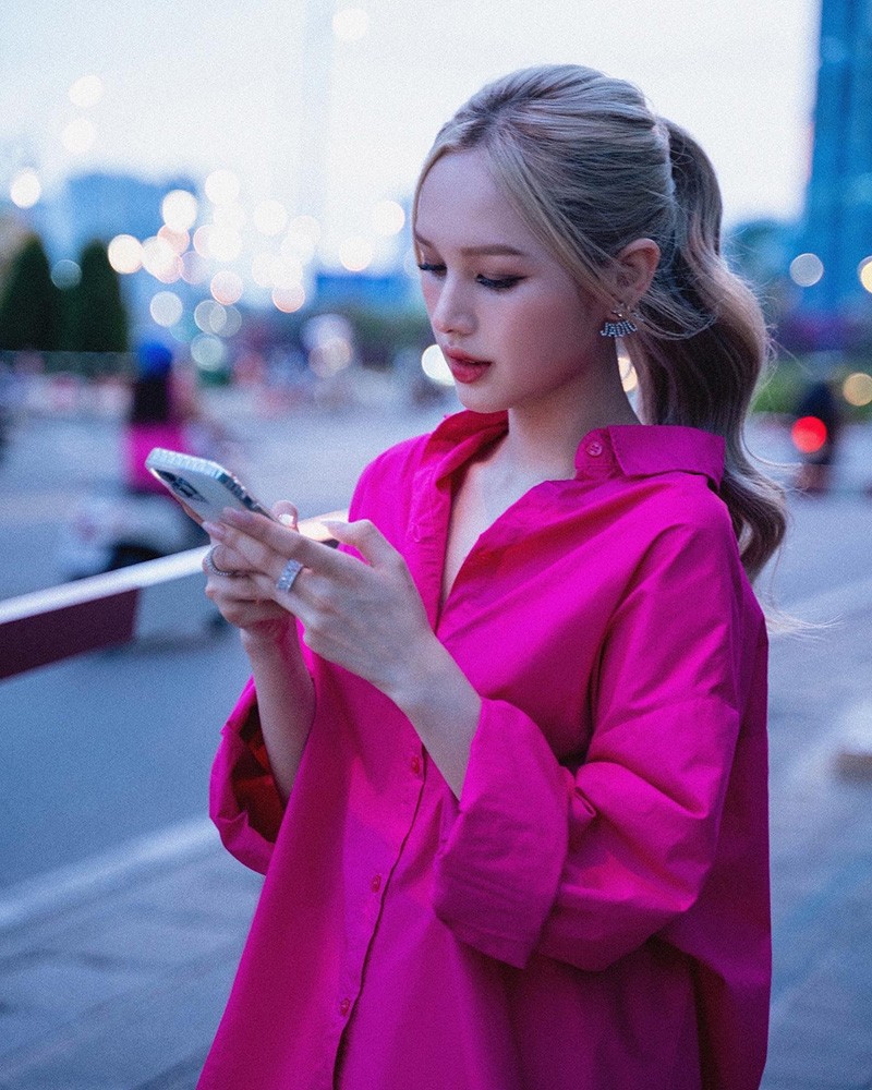 Bà xã của 'streamer giàu nhất Việt Nam' Xoài Non ngọt lịm trong những lần diện trang phục màu hồng-6