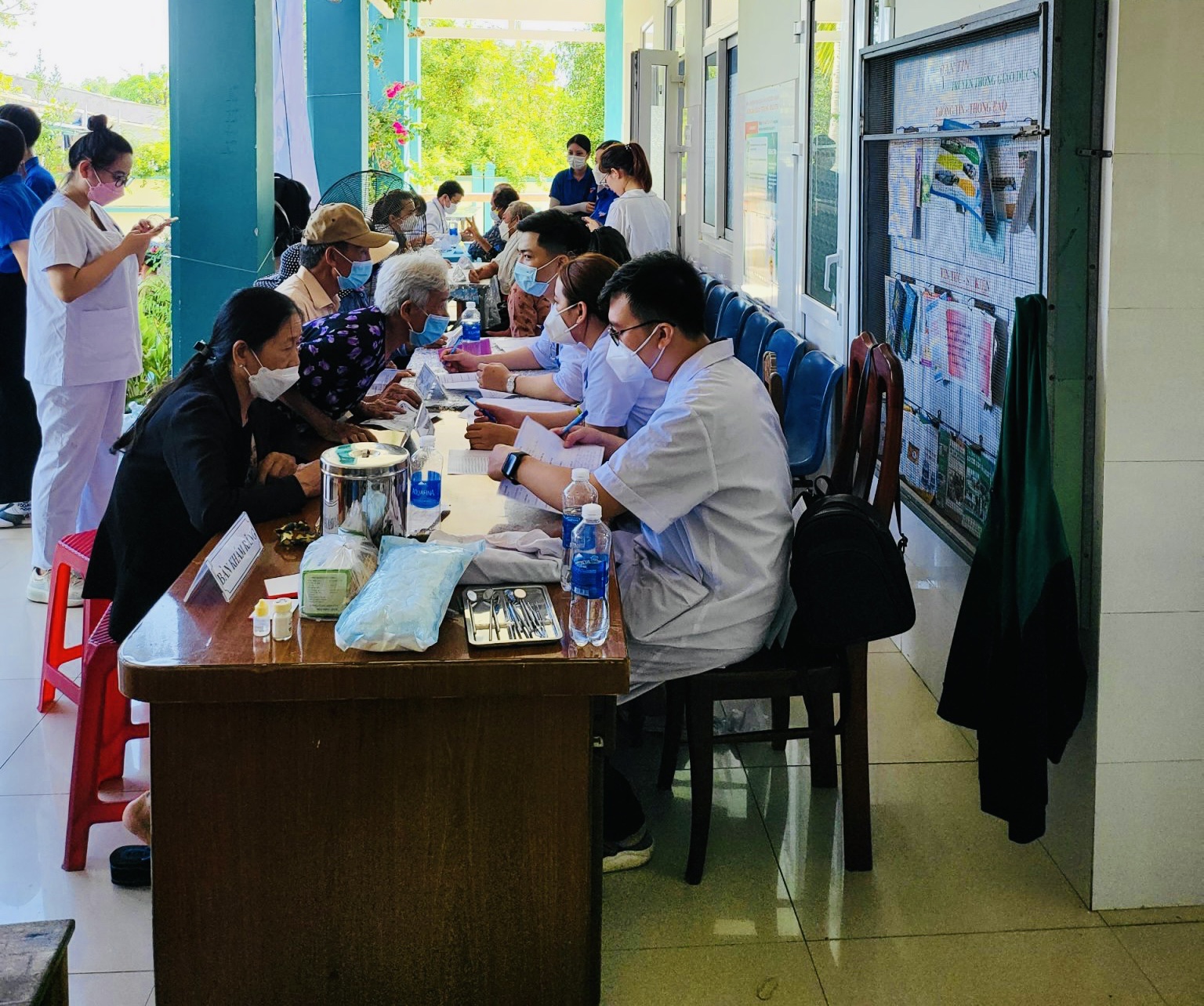 Tuổi trẻ ngành y hội tụ khám chữa bệnh, cấp phát thuốc miễn phí, tri ân người có công tại Quảng Nam-2