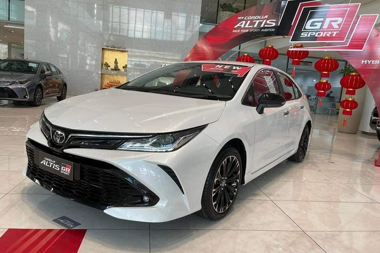 Toyota Corolla Altis GR-S sắp bán tại Việt Nam, Honda Civic RS dè chừng?-1