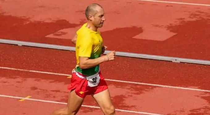 Runner Litva phá kỷ lục thế giới khi chạy hơn 319 km một ngày-1