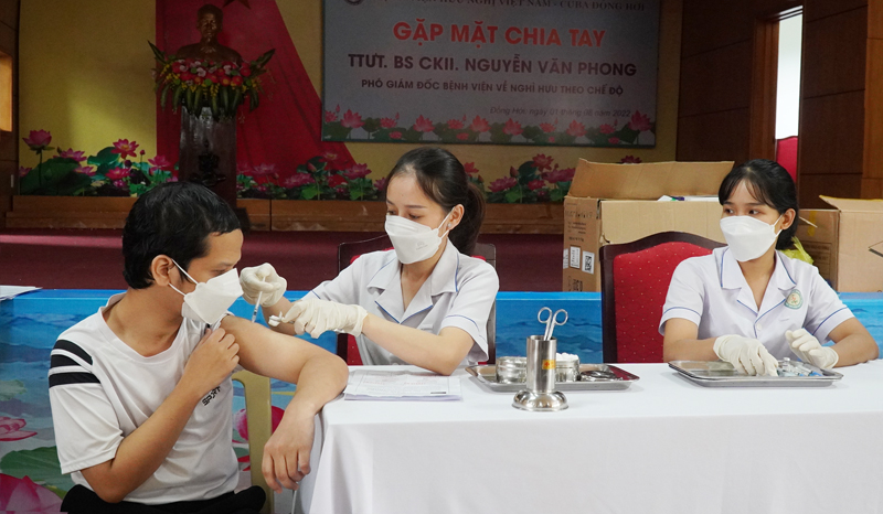 Tiêm vaccine phòng COVID-19 mũi 4 cho người khuyết tật tại Quảng Bình-2