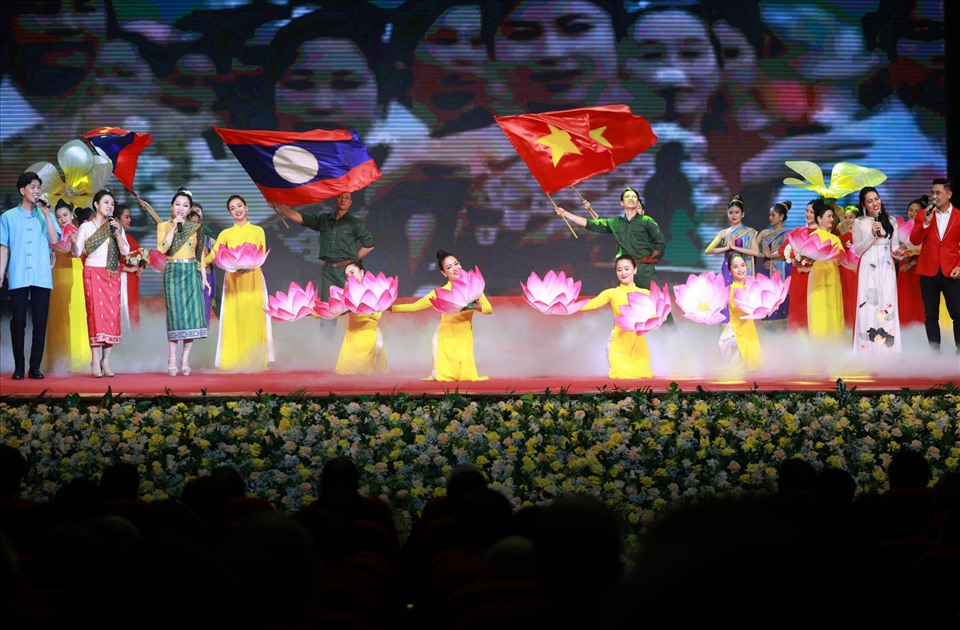 Toàn cảnh lễ kỷ niệm trọng thể 60 năm quan hệ Việt Nam - Lào-13