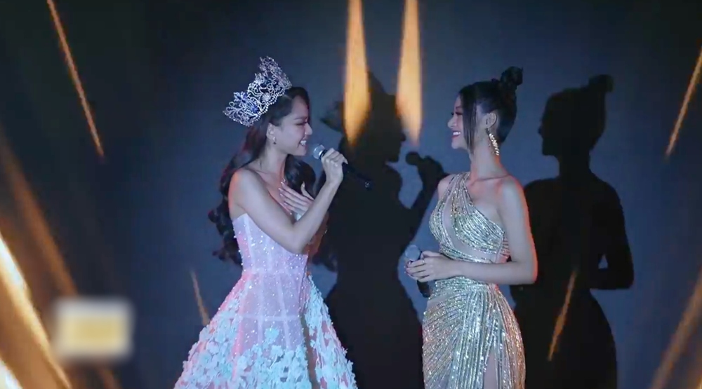 Hoa hậu Mai Phương lần đầu đội vương miện hát trên sân khấu-2