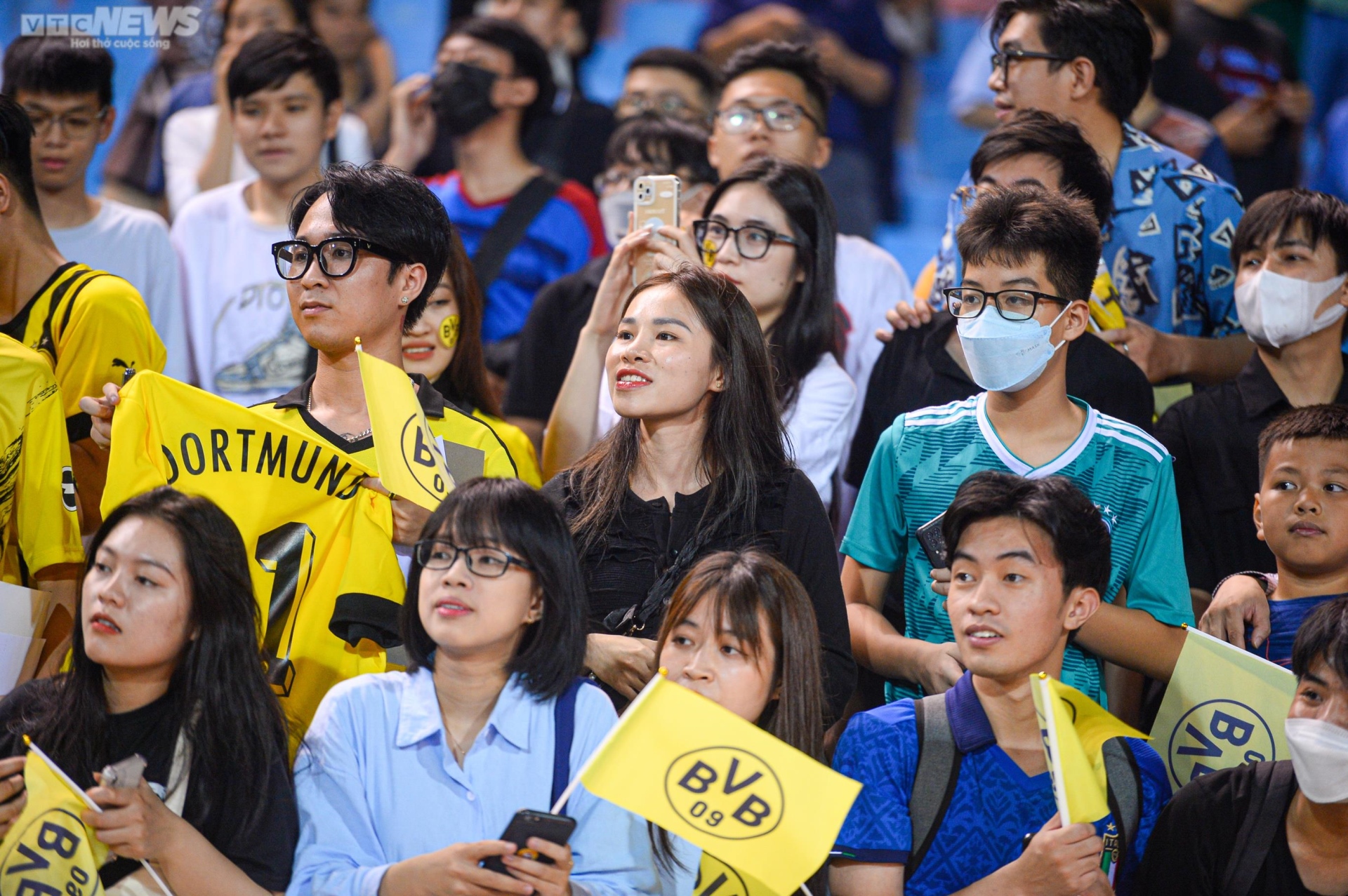 Dàn sao Dortmund thân thiện, mời CĐV Việt Nam xuống sân giao lưu-10
