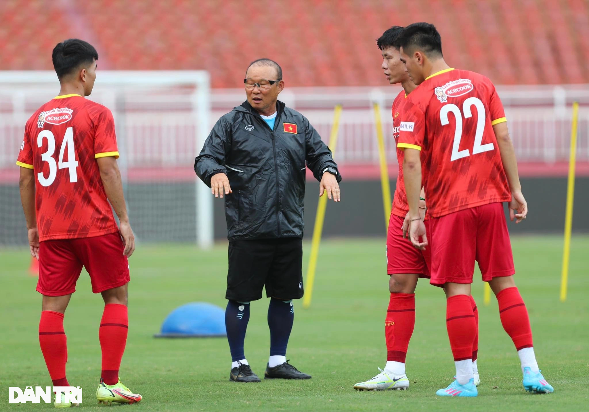 HLV Park Hang Seo dự khán trận Thái Lan - Malaysia tại King's Cup-2