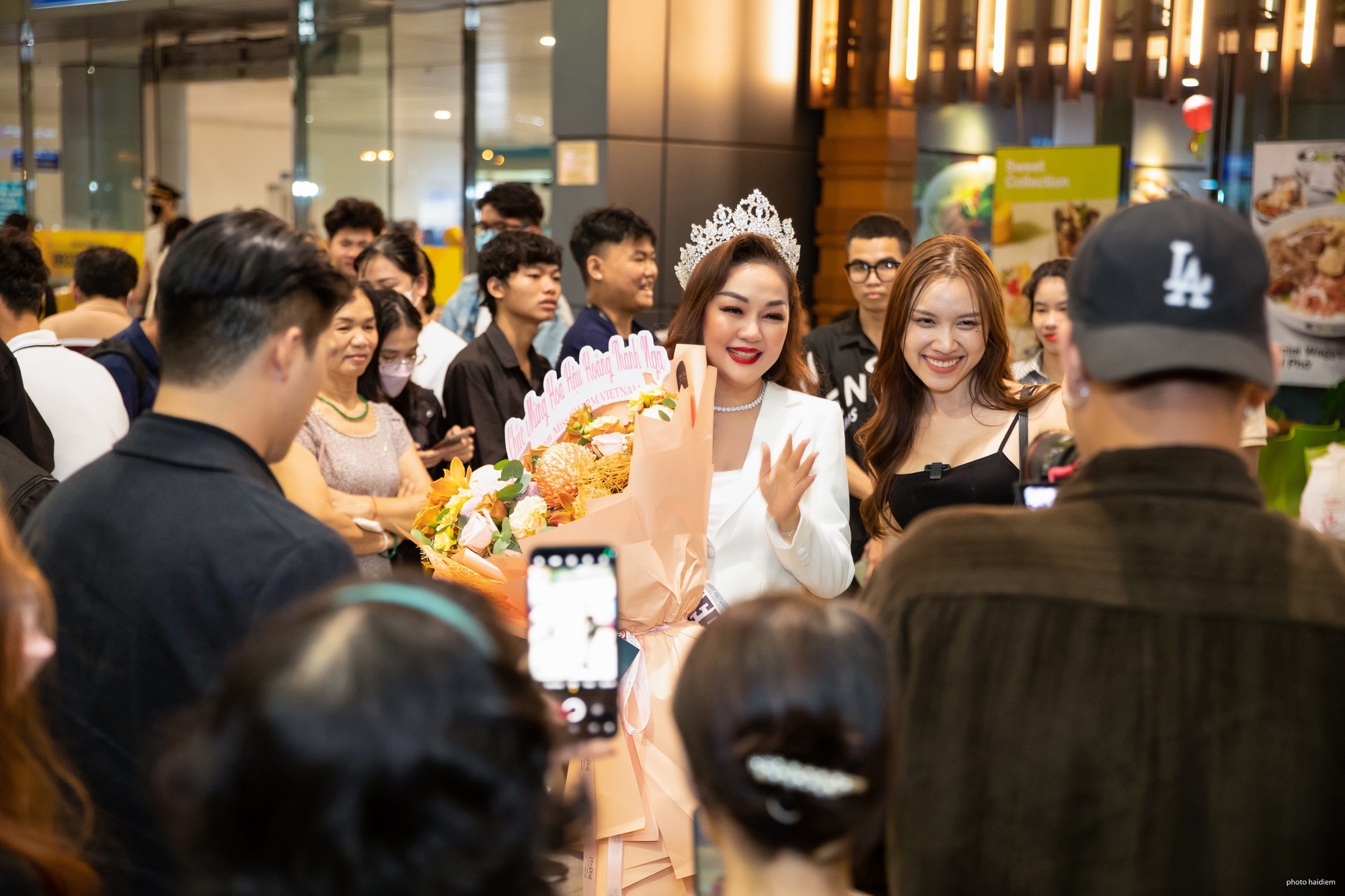Hoa hậu Quý bà Hoàn vũ Việt Nam Hoàng Thanh Nga chính thức lên đường đi Sofia tham dự Mrs Universe 2023-1