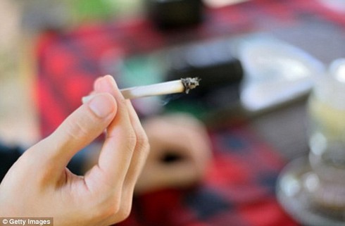 Người hút thuốc lá có nguy cơ mắc các biến chứng nghiêm trọng về sức khỏe do COVID-19 cao hơn-2