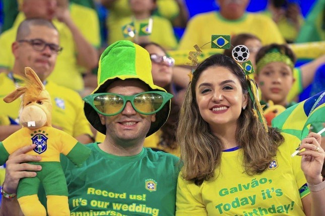 Những nữ cổ động viên Brazil xinh đẹp trên khán đài World Cup 2022-7
