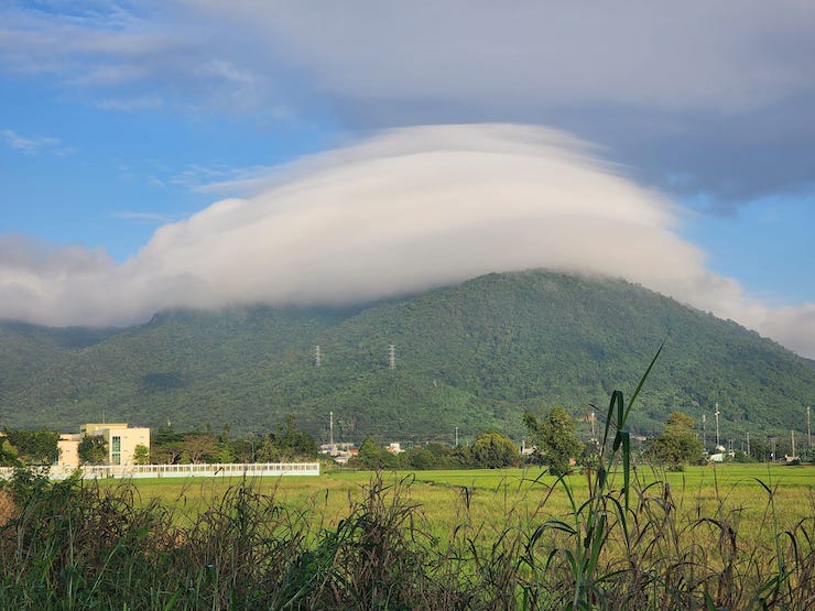 Sau núi Bà Đen, đám mây lạ xuất hiện trên 2 núi khác-2