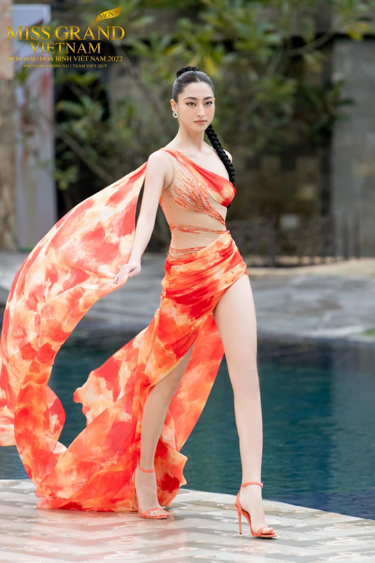Hoa hậu Lương Thùy Linh "lột xác" gợi cảm, khoe body nuột nà trong bộ ảnh mới-7