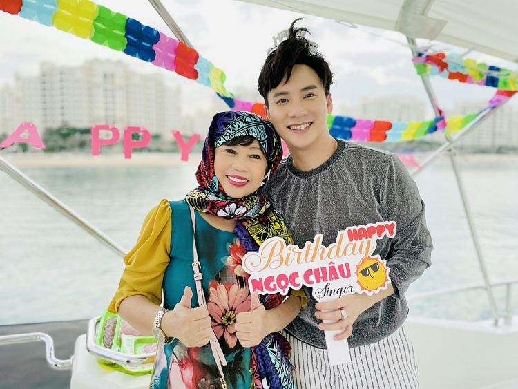 Phi Phụng, Dương Hồng Loan… mừng sinh nhật ca sĩ Ngọc Châu trên du thuyền ở Dubai-4