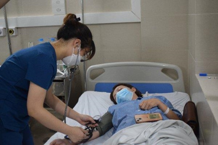 Nhiều người ở Hà Nội nằm viện do cúm A, chuyên gia cảnh báo biến chứng nguy hiểm-1