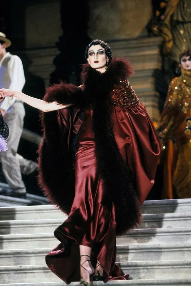 Trước lúc được "thanh lịch hóa", Dior từng sống trong kỷ nguyên dị biệt và phi thường như thế!-12