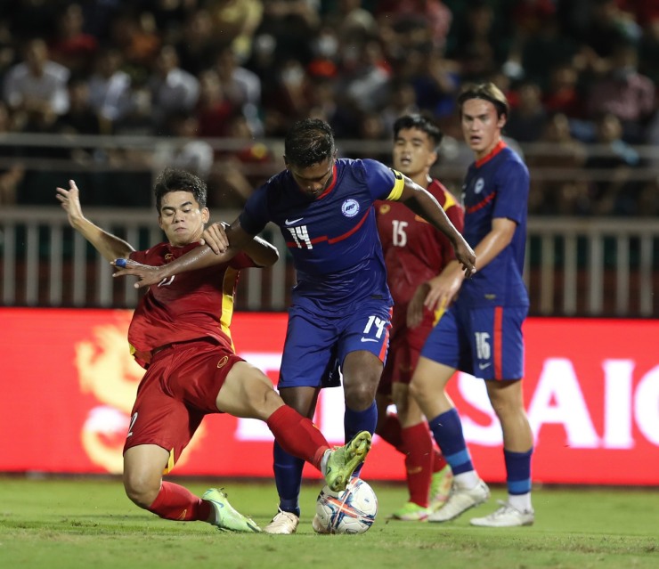 Tân binh ĐT Việt Nam ghi bàn dễ nhất sự nghiệp, hậu vệ Singapore mơ ngủ-1
