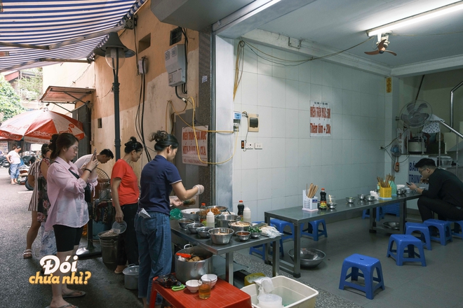 Một ngày ăn toàn "siêu phẩm" tại ngõ ẩm thực Trung Yên-23
