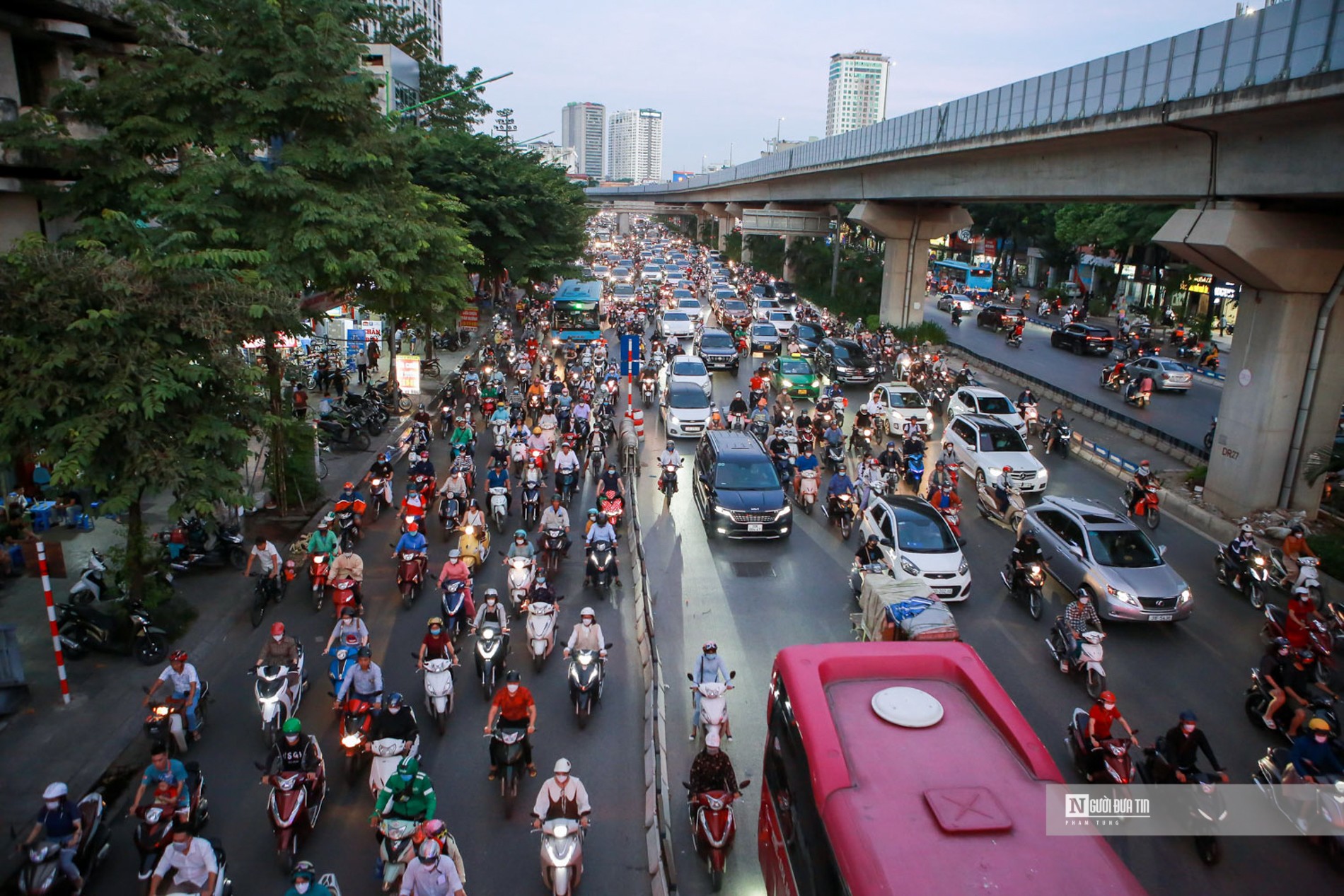 Đường Nguyễn Trãi phân làn "có cũng như không", giao thông hỗn loạn-7