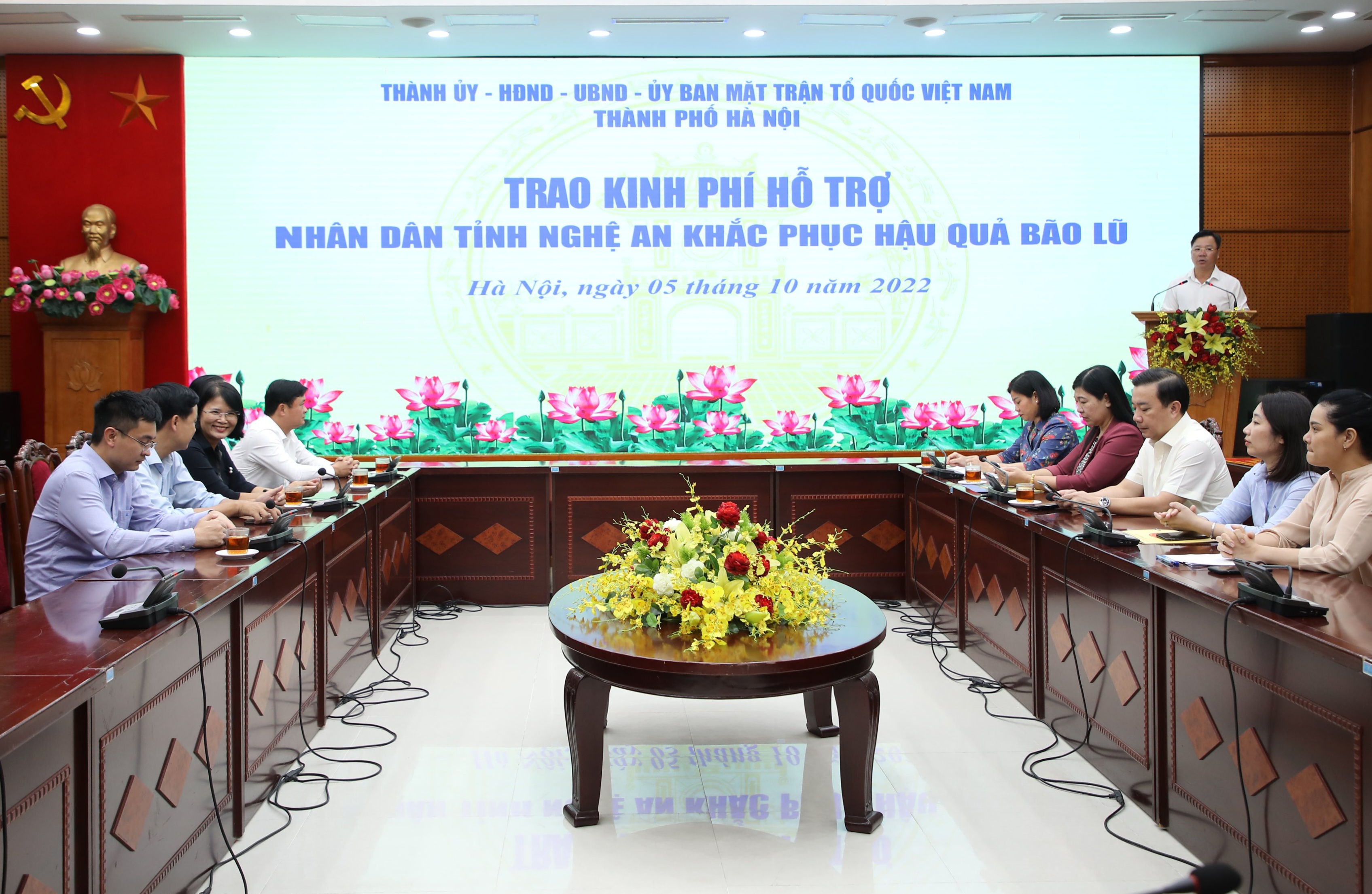 Phó Bí thư Thường trực Thành ủy: TP Hà Nội luôn hướng về Nghệ An-1