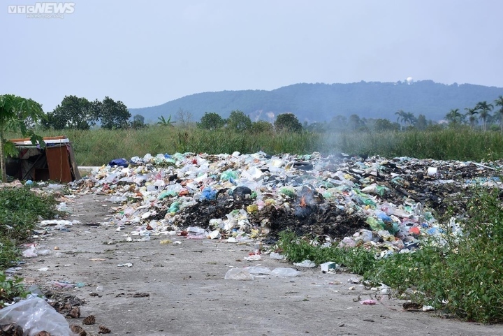 Bãi rác gần sông Đa Độ bốc mùi hôi thối, trở thành nỗi ám ảnh của dân Hải Phòng-2