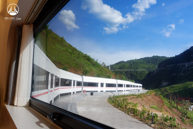 Xuất hiện khách sạn hình đoàn tàu siêu tốc ở Việt Nam, nằm ngay gần cầu kính đi bộ dài nhất thế giới-4