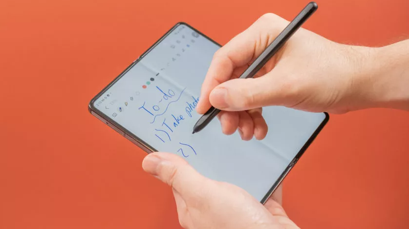 Cái giá phải trả cho Galaxy Z Fold 5 có bút S Pen là gì?-1