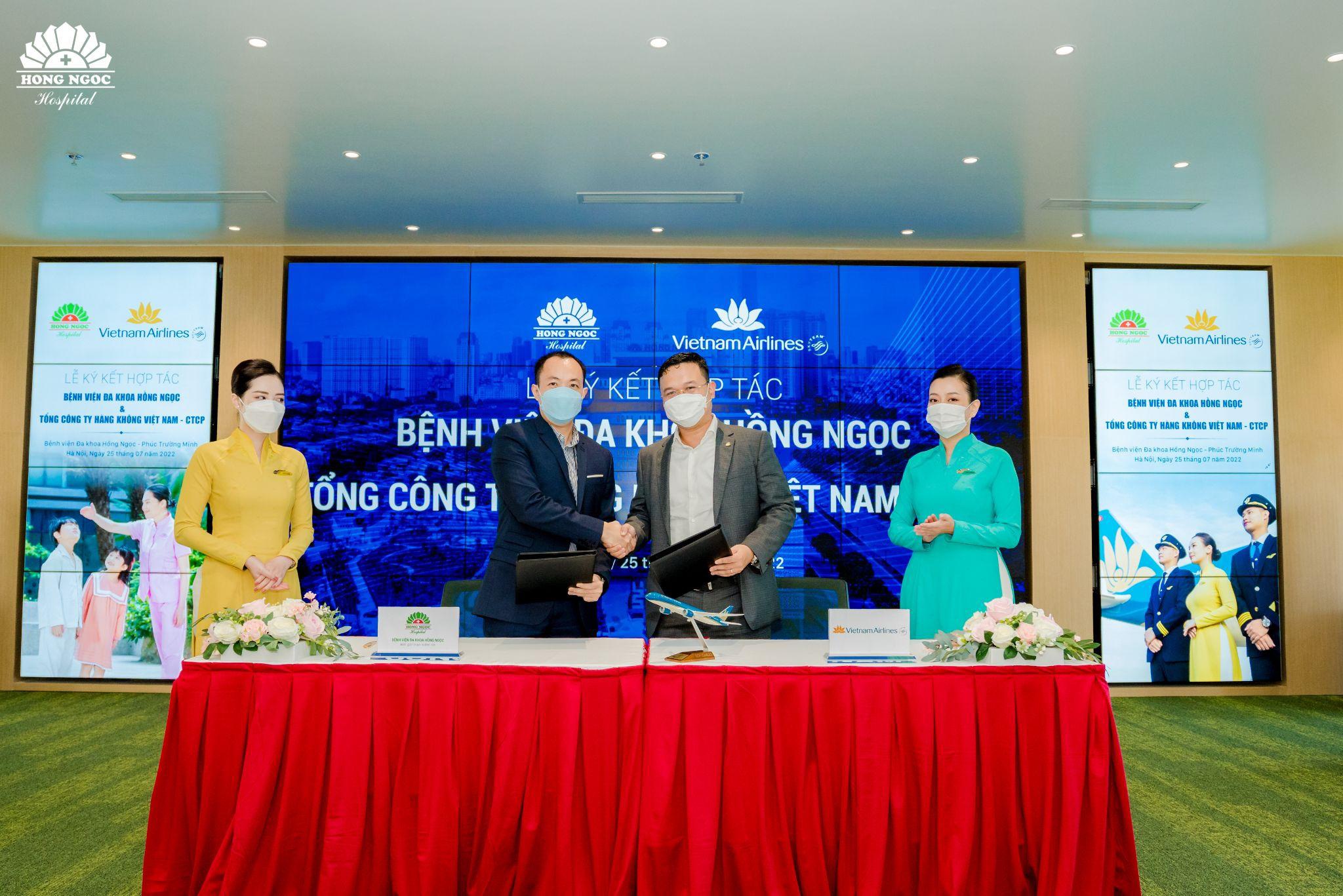 BV Hồng Ngọc và Vietnam Airlines ký kết hợp tác chương trình chăm sóc sức khỏe cho Hội viên Bông Sen Vàng-1