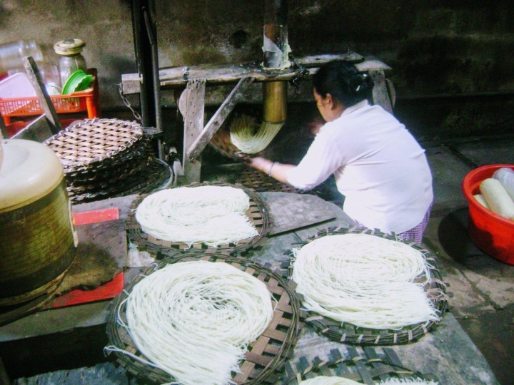 Món bánh dây đặc sản Bồng Sơn: Trông dân dã mà đã ăn là không thể dừng đũa-3