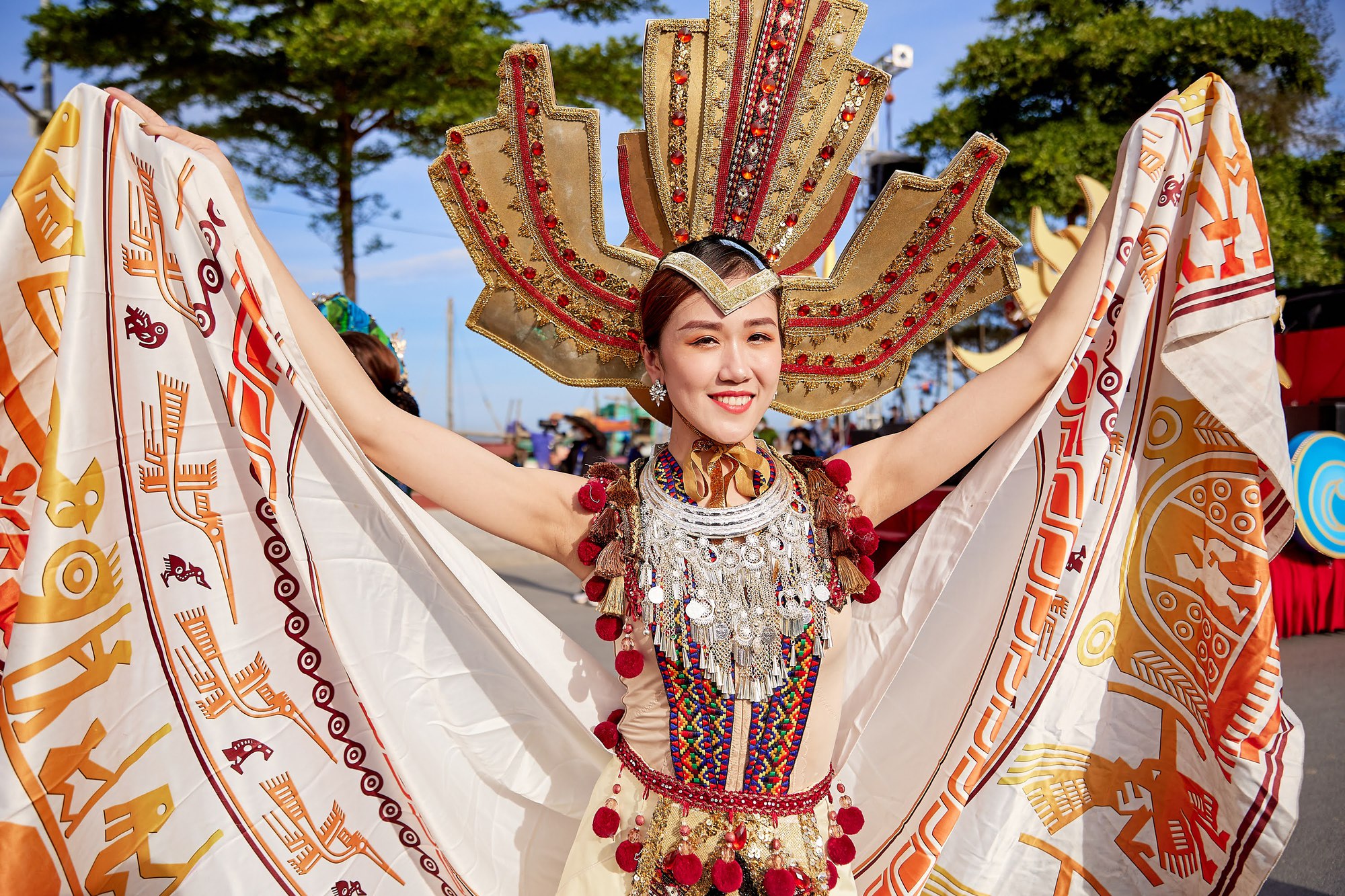 100 vũ công Brazil, Moldova, Colombia... khuấy động Carnival du lịch biển Sầm Sơn-9