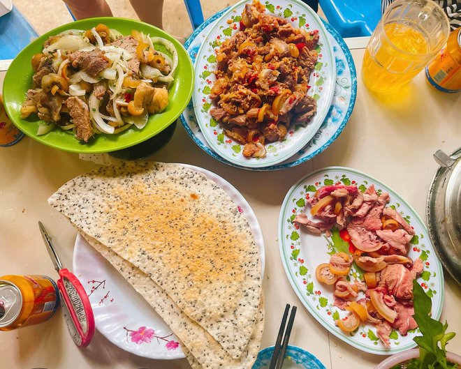 “Ăn sập” đảo Phú Quý với những quán địa phương giá rẻ mà lại cực ngon: Bỏ túi 100k đảm bảo “no lặc lè”-16
