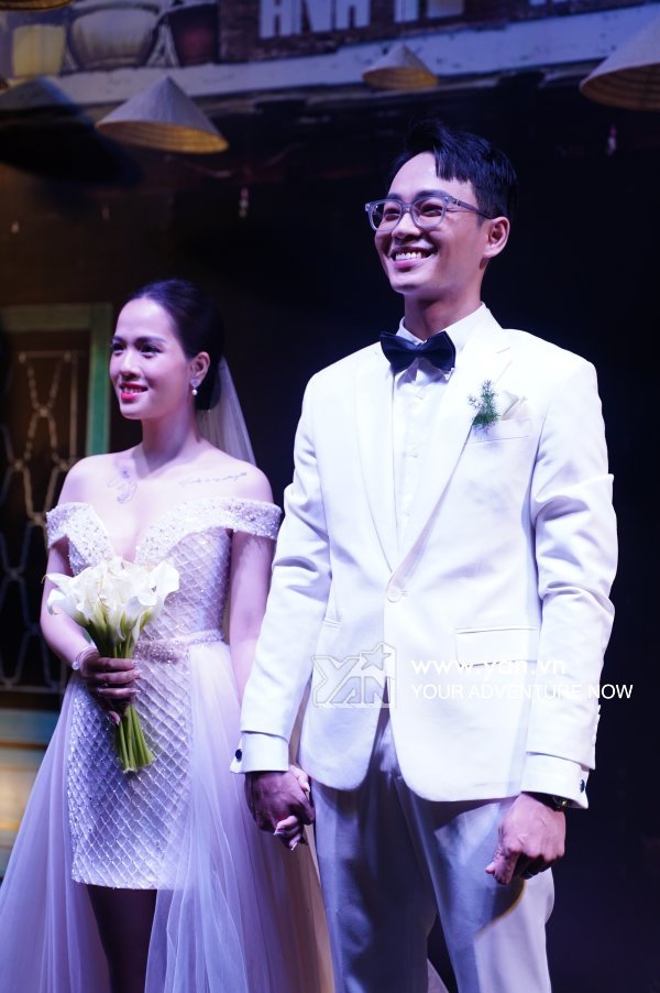 Mỹ nhân Việt chuộng váy cưới trễ nải khoe hình xăm-2