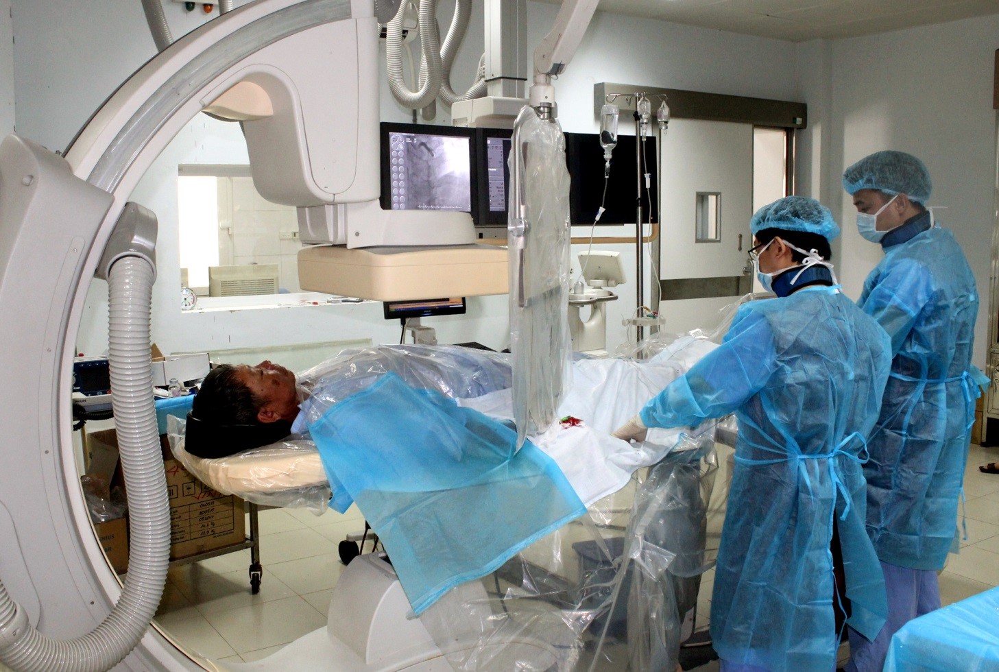 Bệnh viện HNĐK Nghệ An thực hiện thành công kỹ thuật đặt Stent Graft điều trị phình động mạch chủ-3