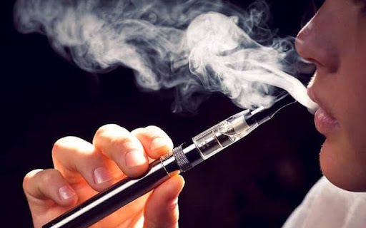 Người hút thuốc lá có nguy cơ mắc các biến chứng nghiêm trọng về sức khỏe do COVID-19 cao hơn-3