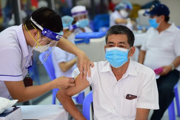 Việt Nam cần đẩy nhanh tiêm vaccine COVID-19 mũi 3 và 4-1