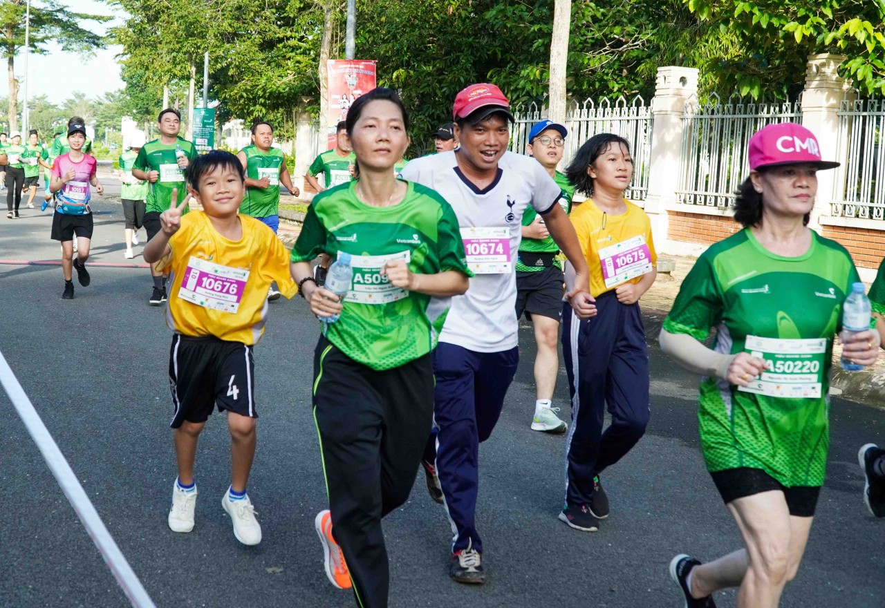 Hậu Giang: Ấn tượng với hơn 8.500 người chạy marathon trải nghiệm thiên nhiên miền Tây-5