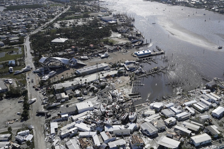 Ảnh: Florida tan hoang trước siêu bão Ian-6