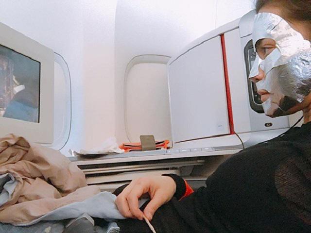 Mách bạn mẹo chăm sóc da toàn diện khi đi máy bay tránh tình trạng da khô-3